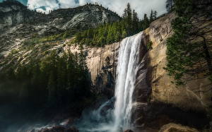 Tapety na pulpit USA Parki Wodospady Yosemite Vernal Falls waterfall przyroda