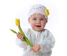 Hintergrundbilder Tulpen Baby Kleine Mädchen Mütze Gesicht kind