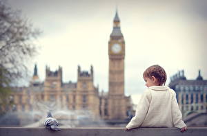 Bakgrundsbilder på skrivbordet England London Big Ben Sitter En flicka Barnen