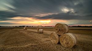 Bureaubladachtergronden Akkerland Avond Hooi Natuur