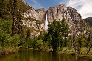 Tapety na pulpit Stany zjednoczone Rzeka Góry Wodospady Yosemite Drzewa Skała przyroda