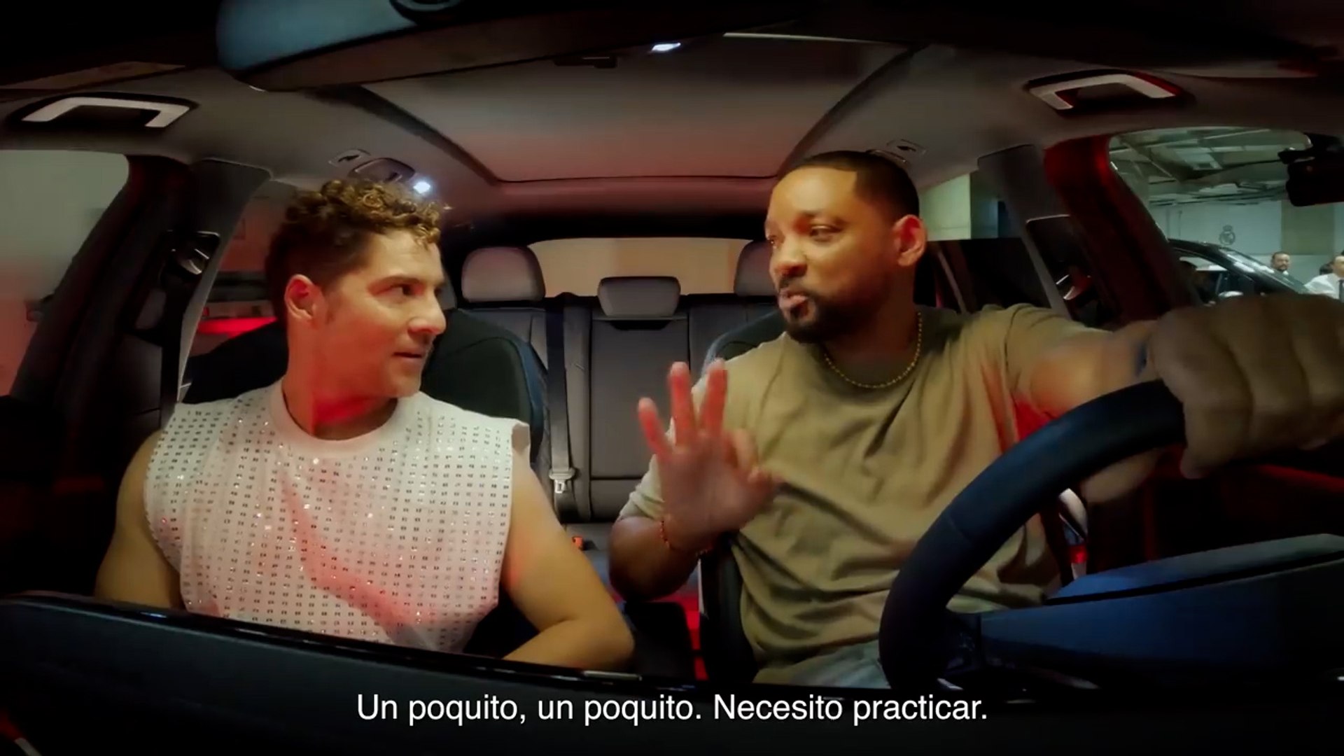 Will Smith y David Bisbal juntos, cantando, en un coche