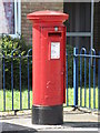 TQ4384 : Edward VIII postbox, North Street by Mike Quinn