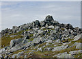 NG9814 : Summit cairn of Sgùrr na Ciste Duibhe by Nigel Brown