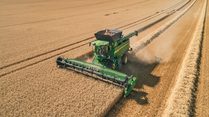 New John Deere T5 and T6 walker combines in eight models | Farm ...