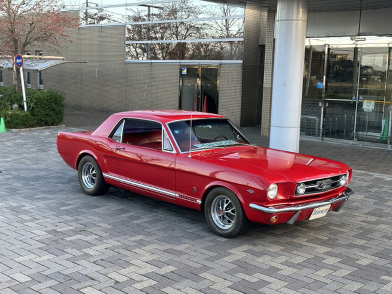 FORD MUSTANG