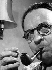 Photo of Raymond Chandler