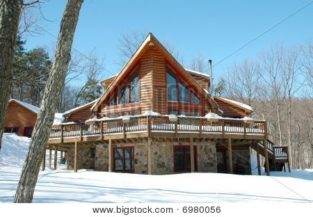 Beautiful Log Home in the Snow