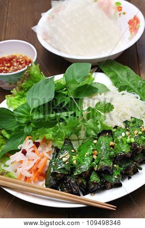 grilled minced beef wrapped in betel leaf, vietnamese cuisine, thit bo nuong la lot