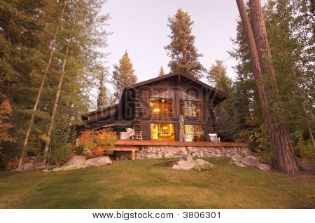 Beautiful Log Cabin Exterior