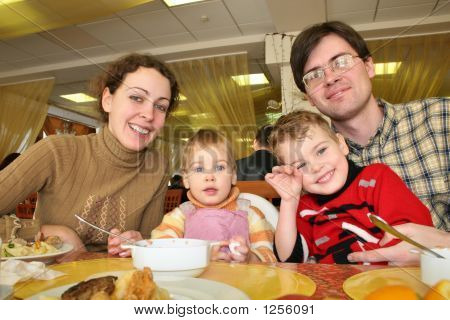 Dining Family