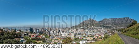 Cape Town, South Africa - Sep 14, 2022: Panorama Of Table Mountain, Devils Peak, Cape Town City Cent