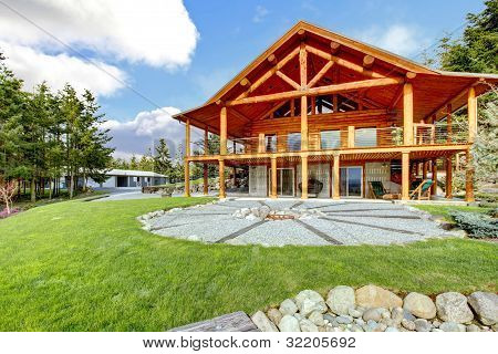 Beautiful American Classic Log Cabin With Porch.