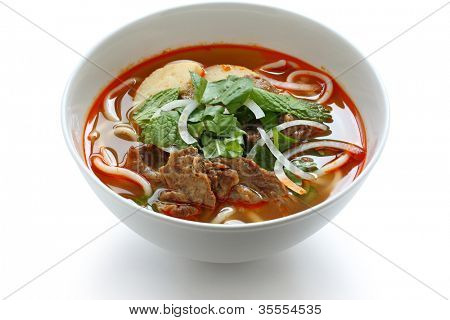 Bun bo hue, een kom van rundvlees & rijst vermicelli soep, Vietnamees noodle gerechten