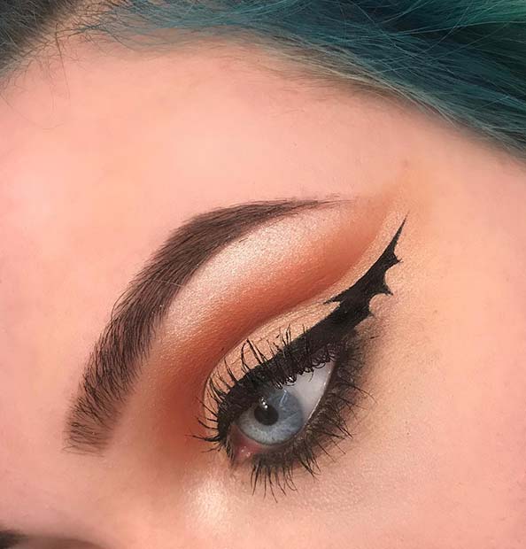 Simple Bat Eyeliner