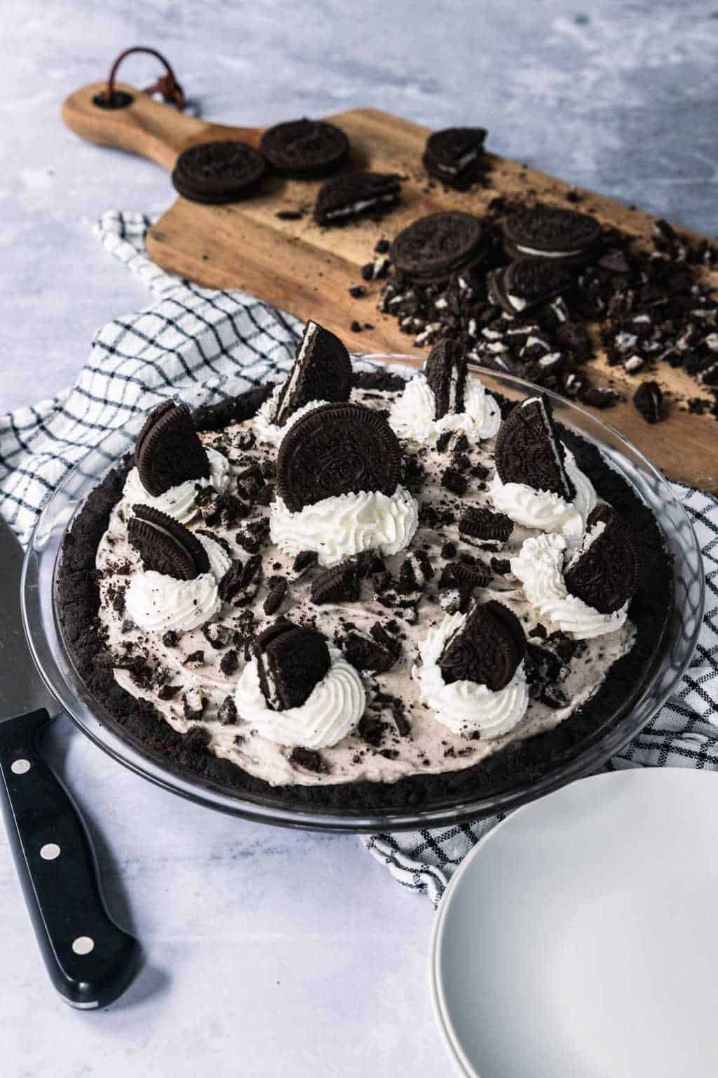 No Bake Cookies & Cream Oreo Pie Recipe